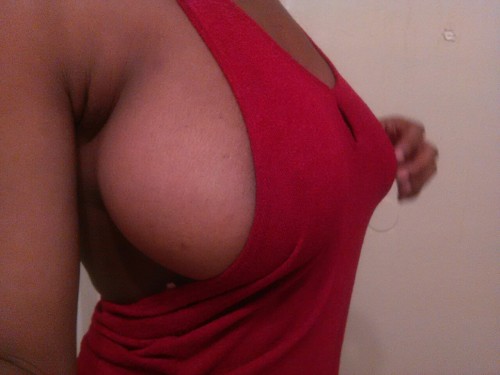 nakedlovelystuff:Boobies 