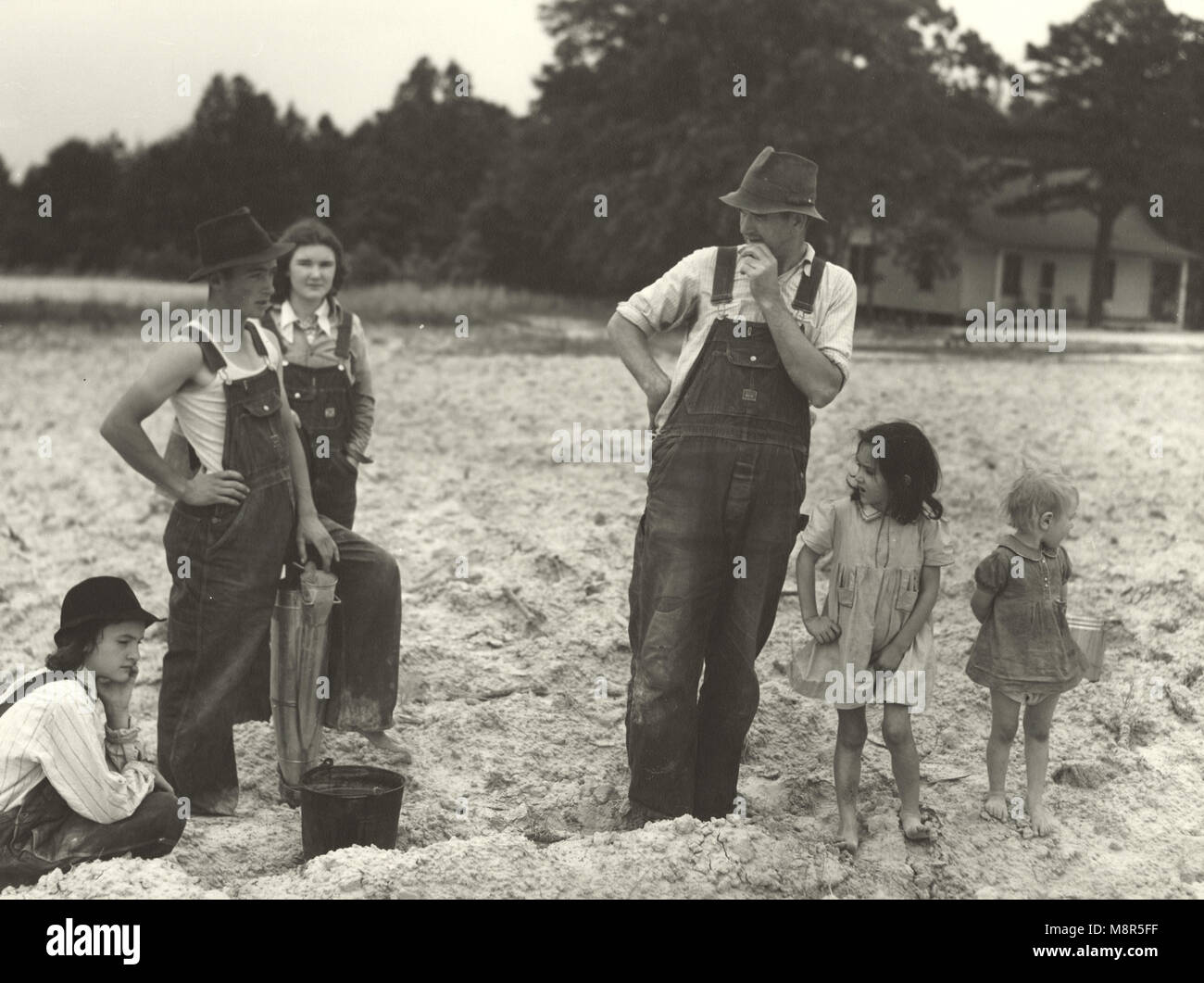 tenant-family-near-danville-virginia-1940-M8R5FF.jpg