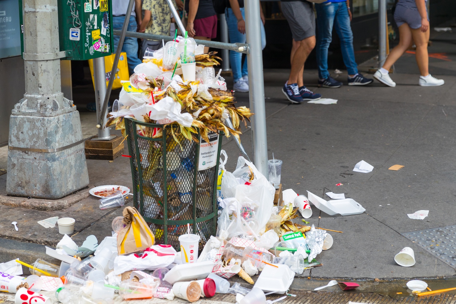 Manhattan-trash-can.jpg