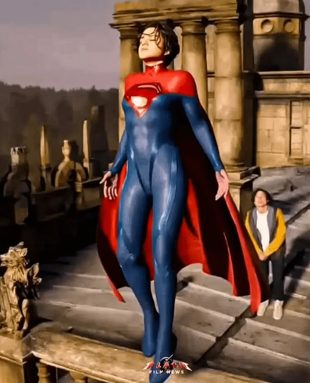 new-look-at-supergirl-from-the-flash-movie-am-i-alone-to-v0-b0fl2qsw1jka1.png