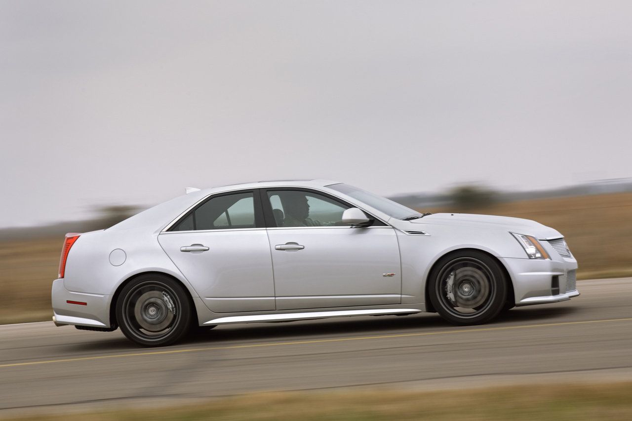 2009-cadillac-cts-v--1_1280x0w.jpg