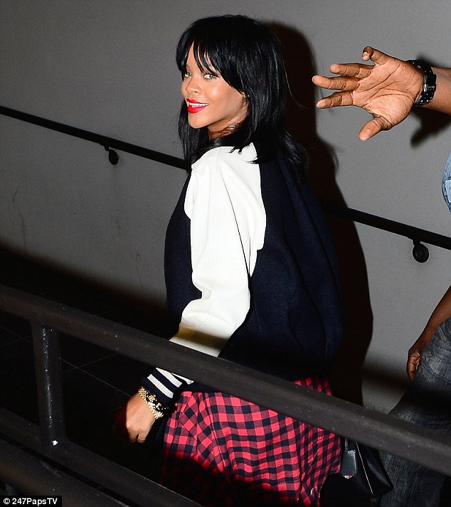 1411357369899_wps_40_Rihanna_was_spotted_out_i.jpg