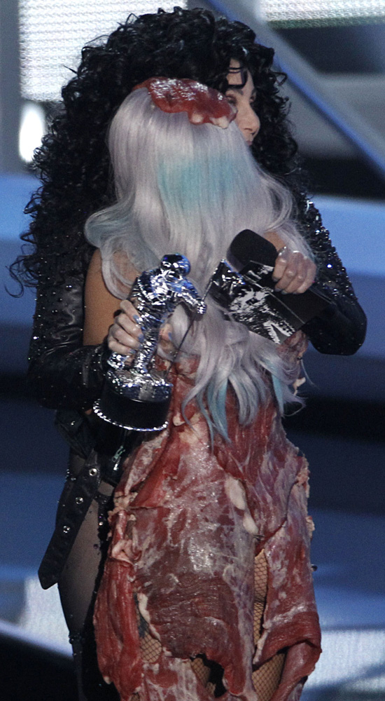 2010-09-13-ladygagameatdress2.jpg