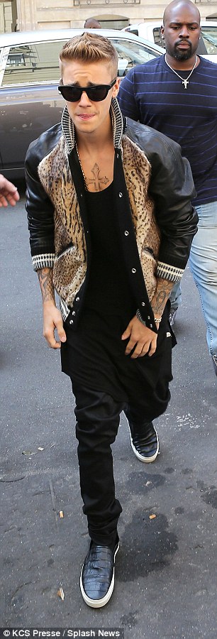 1412103771169_wps_18_Justin_Bieber_had_lunch_a.jpg