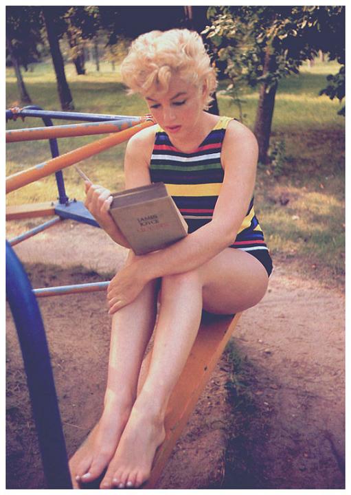 marilyn-reading-ulysses.jpeg