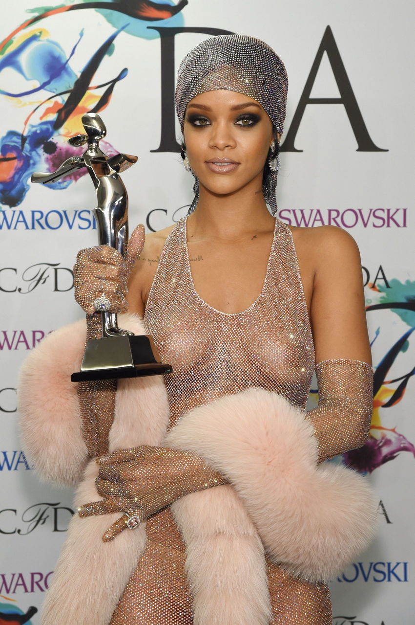 Rihanna2014CFDAFashionAwardsBS6.jpg