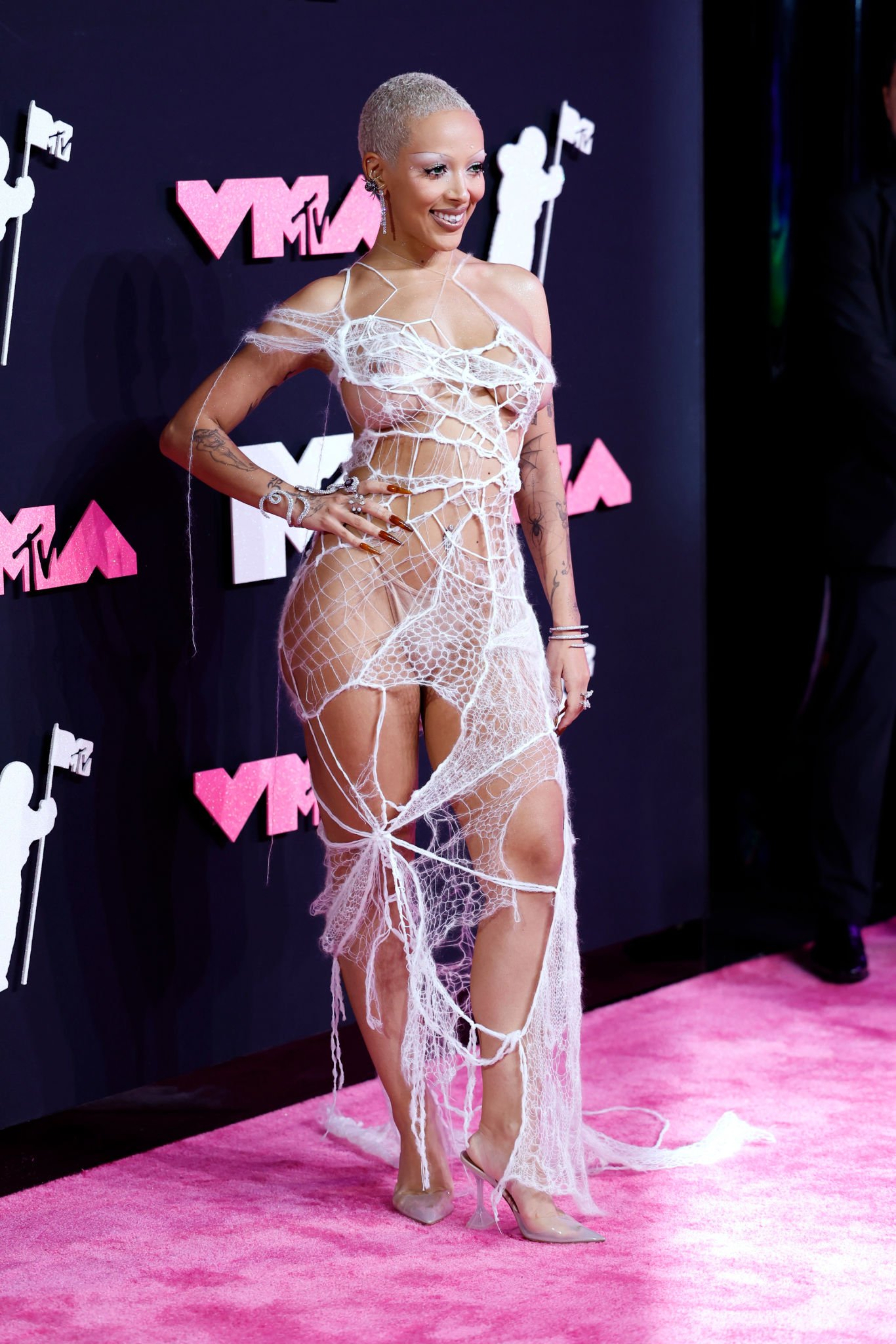 380848073_dojacat2023mtvvmas48.jpg