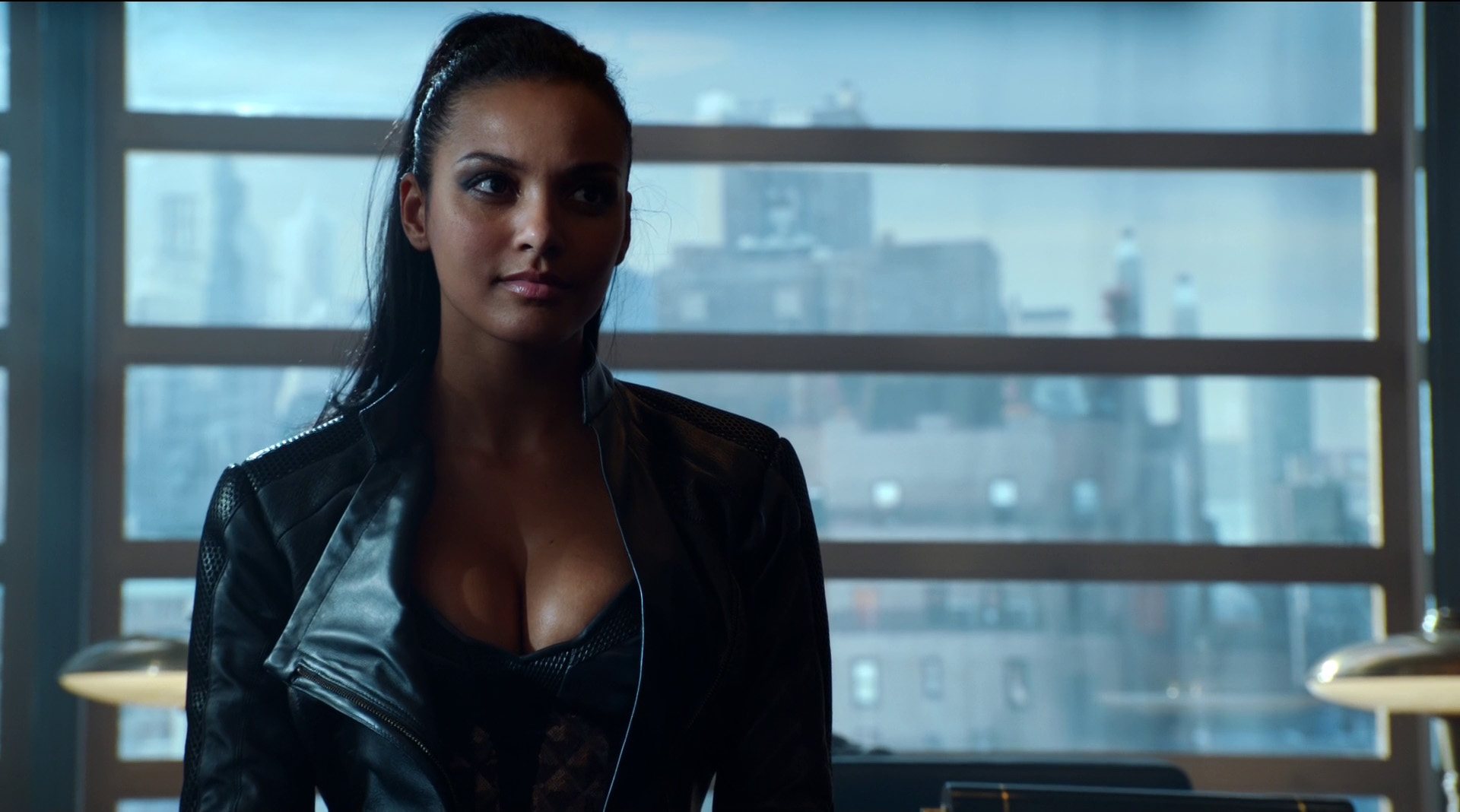 gotham_s02e01_jessica_lucas.jpg