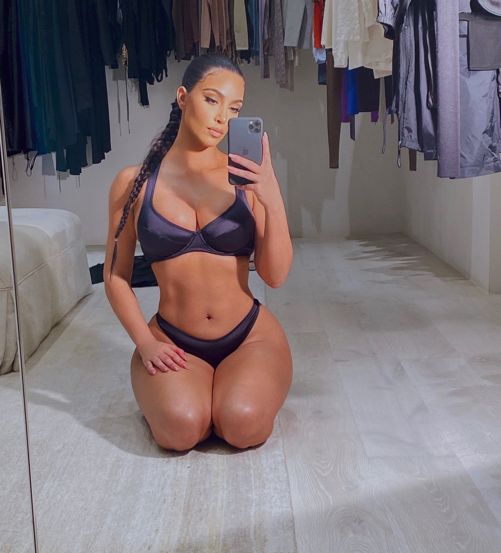 Kim-Kardashian-Sexy-Body-in-Underwear.jpg