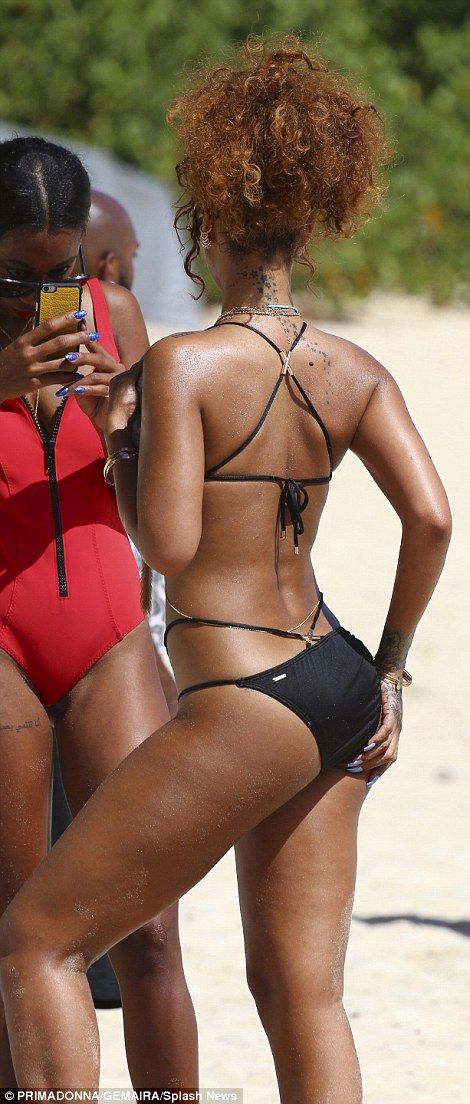 Rihanna-in-a-Bikini-28.jpg