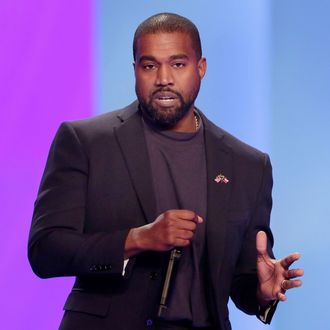 b9911e29283e2610655ffae242ec6589ae-kanye-west.rsquare.w330.jpg