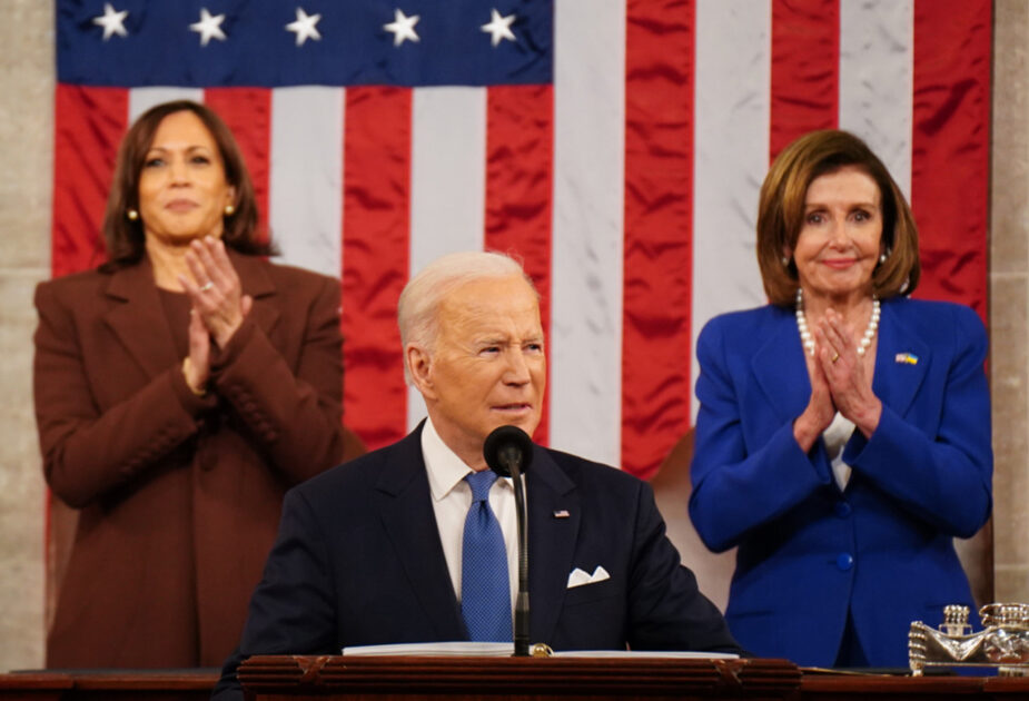 House_Speaker_Pelosi_along_with_Vice_President_Harris_welcomed_President_Biden_to_deliver_the_2022_State_of_the_Union_cropped-925x630.jpg