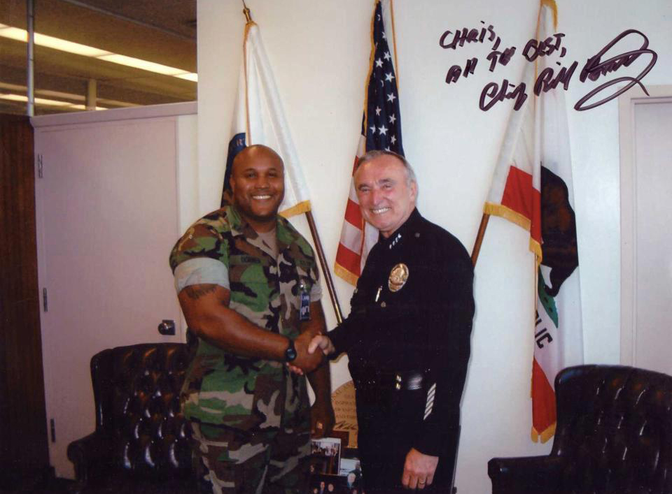 Christopher-Dorner-with-then-lapd-chief-bratton.jpg