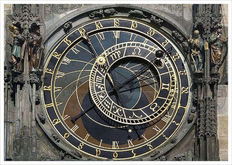 prague-astronomical-clock-face_resize_md.jpg