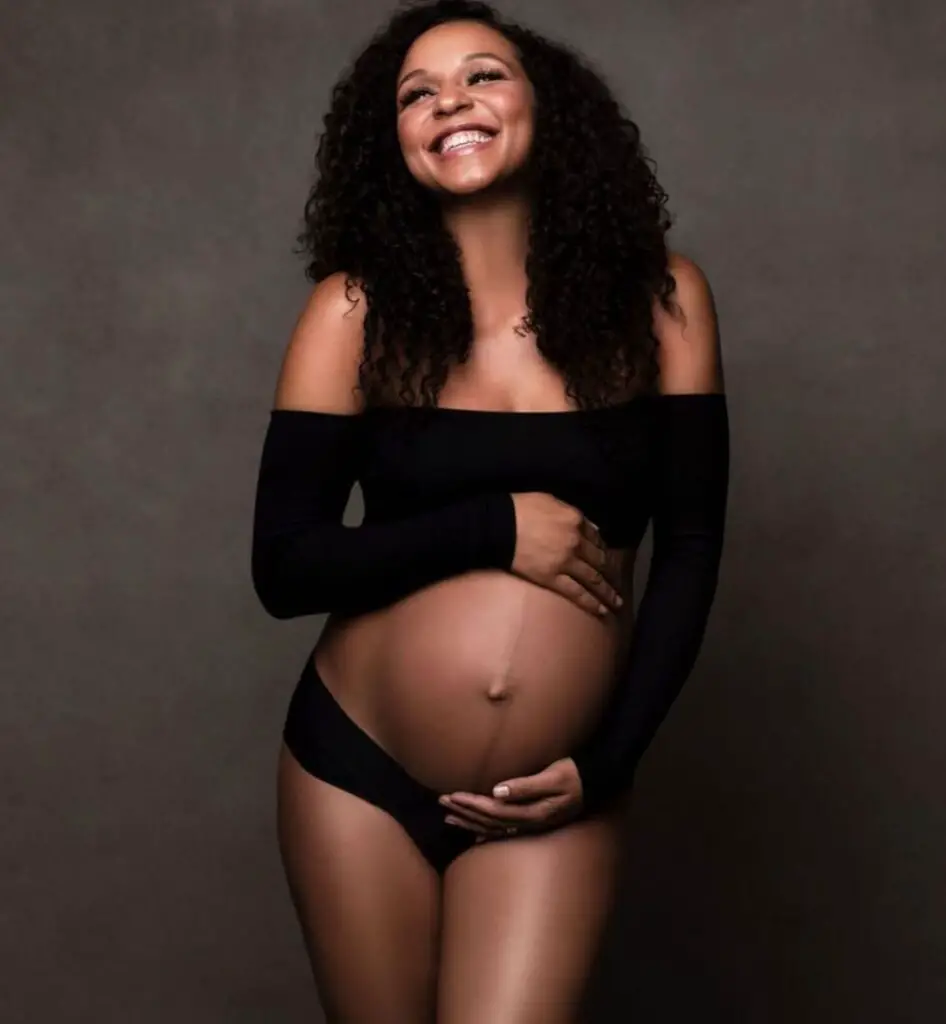 Carra-Patterson-Actress-pregnant-pic-946x1024.jpg