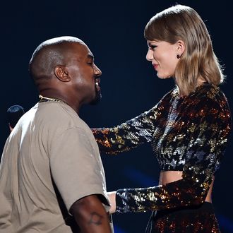 12-kanye-taylor-swift.w330.h330.jpg