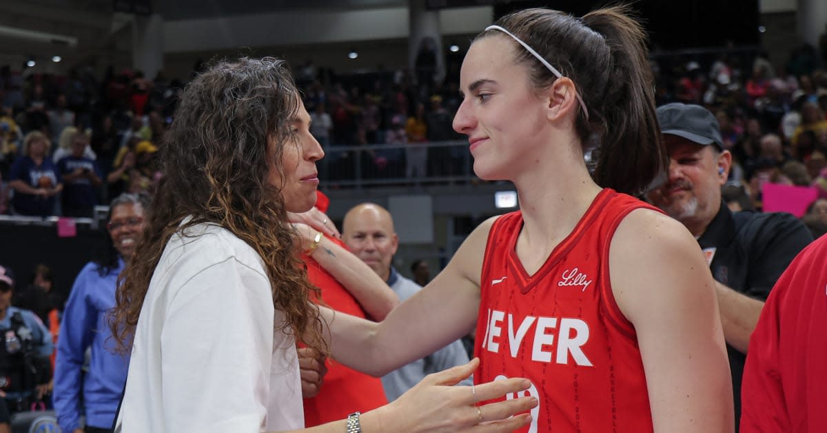 <span>Sue Bird chats with Caitlin Clark after a WNBA game.</span>