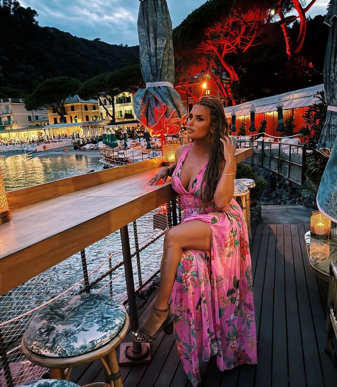 pink-dress-while-in-italy-ig-8-26-24-v0-5tikmyy7q1ld1.jpg