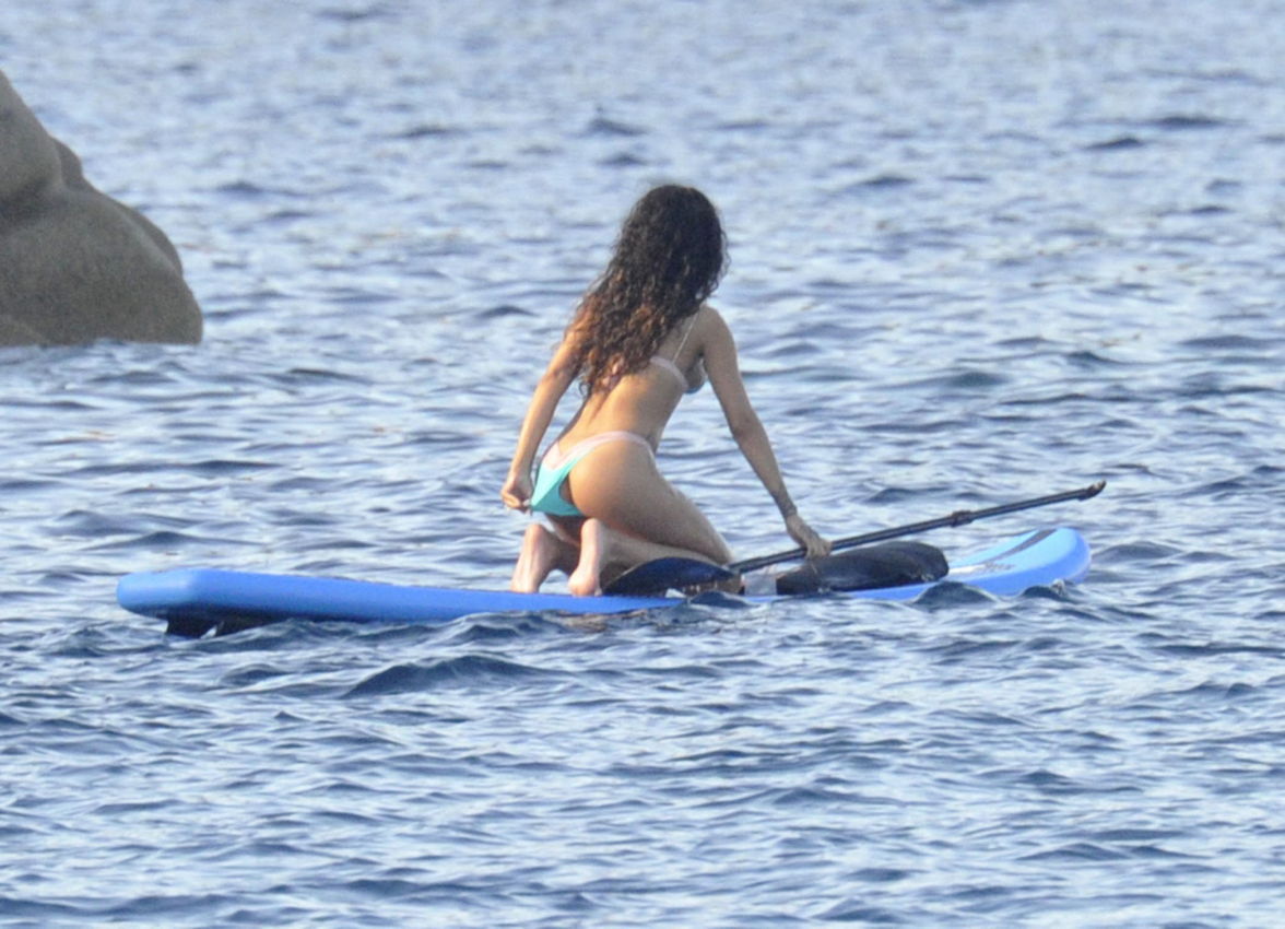 RihannaPaddleboardingBikini7.jpg