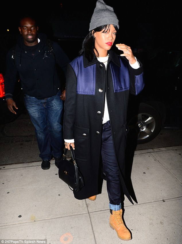 1411461611413_wps_22_Rihanna_was_spotted_headi.jpg