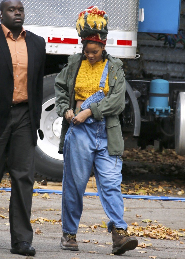 Rihanna-Pokies-9-1-733x1024.jpg