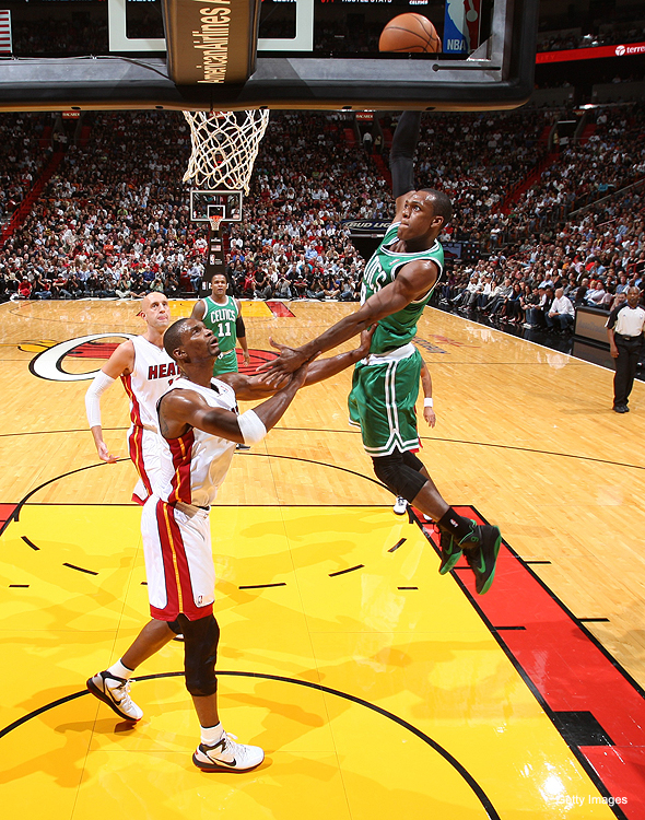 rajon-rondo-dunk-bosh1.jpg