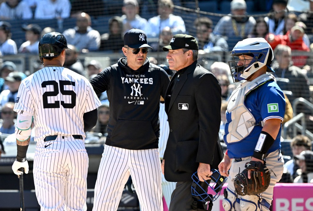 Yankees manager Aaron Boone argues with umpire Angel Hernandez on April 7, 2024.