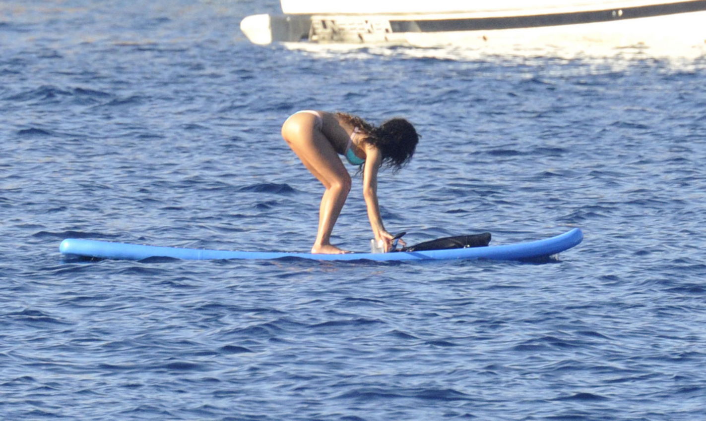 RihannaPaddleboardingBikini10.jpg