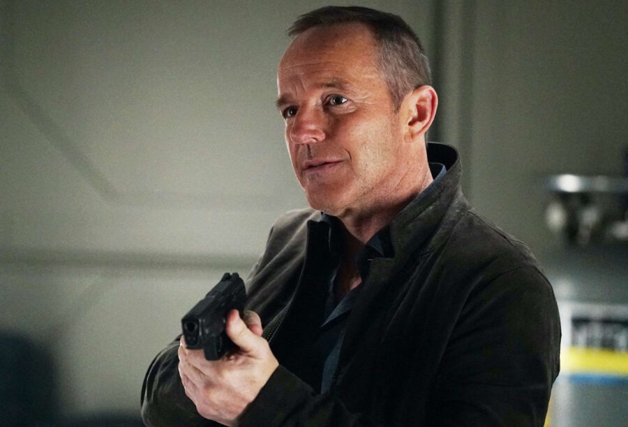 clark-gregg-agents-of-shield-900x613.jpg