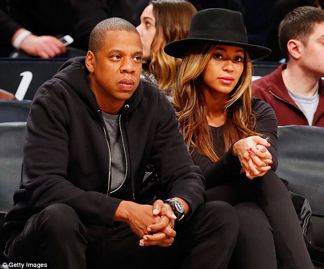 42E9100700000578-4754690-Courtside_couple_If_the_Lemonade_diva_does_decide_to_invest_in_t-a-1_1501707821074.jpg