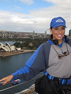 eva-longoria-in-australia-180220.jpg