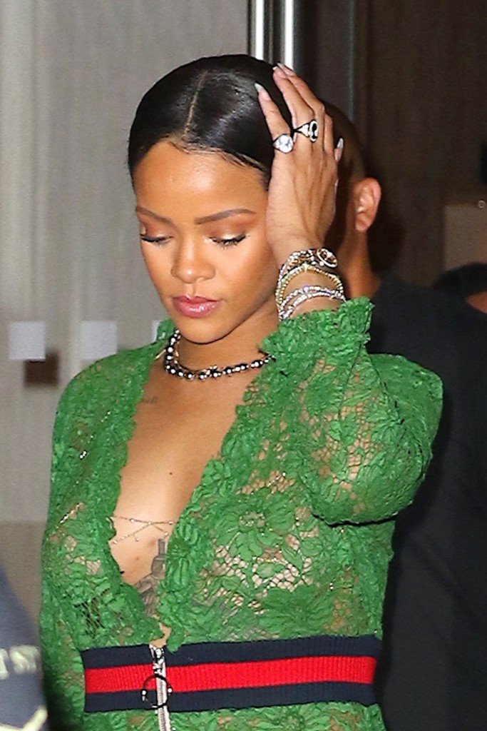 Rihanna-See-Through-Pics-4-683x1024.jpg