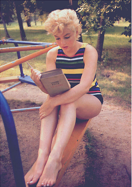 reading-marilyn.jpg