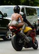 RihannaMotorBike8_small.jpg