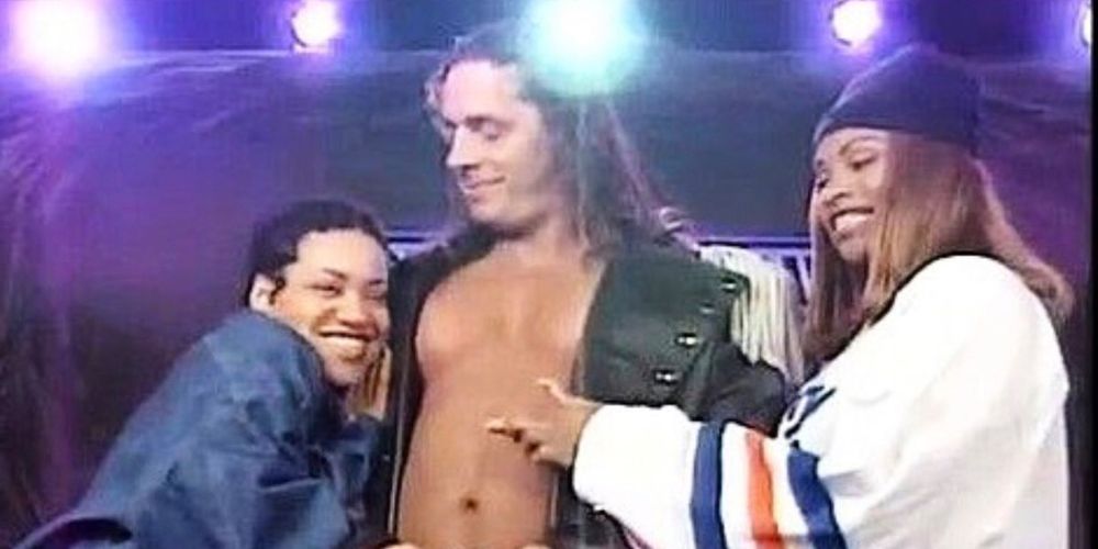 bret-hart-salt-n-pepa-wrestlemania-11.jpg