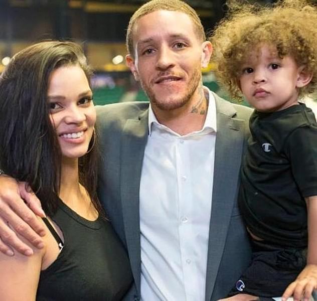 33765110-8785095-Delonte_West_with_wife_Caressa_and_son_Cash_pictured_together_in-a-15_1601413602197.jpg