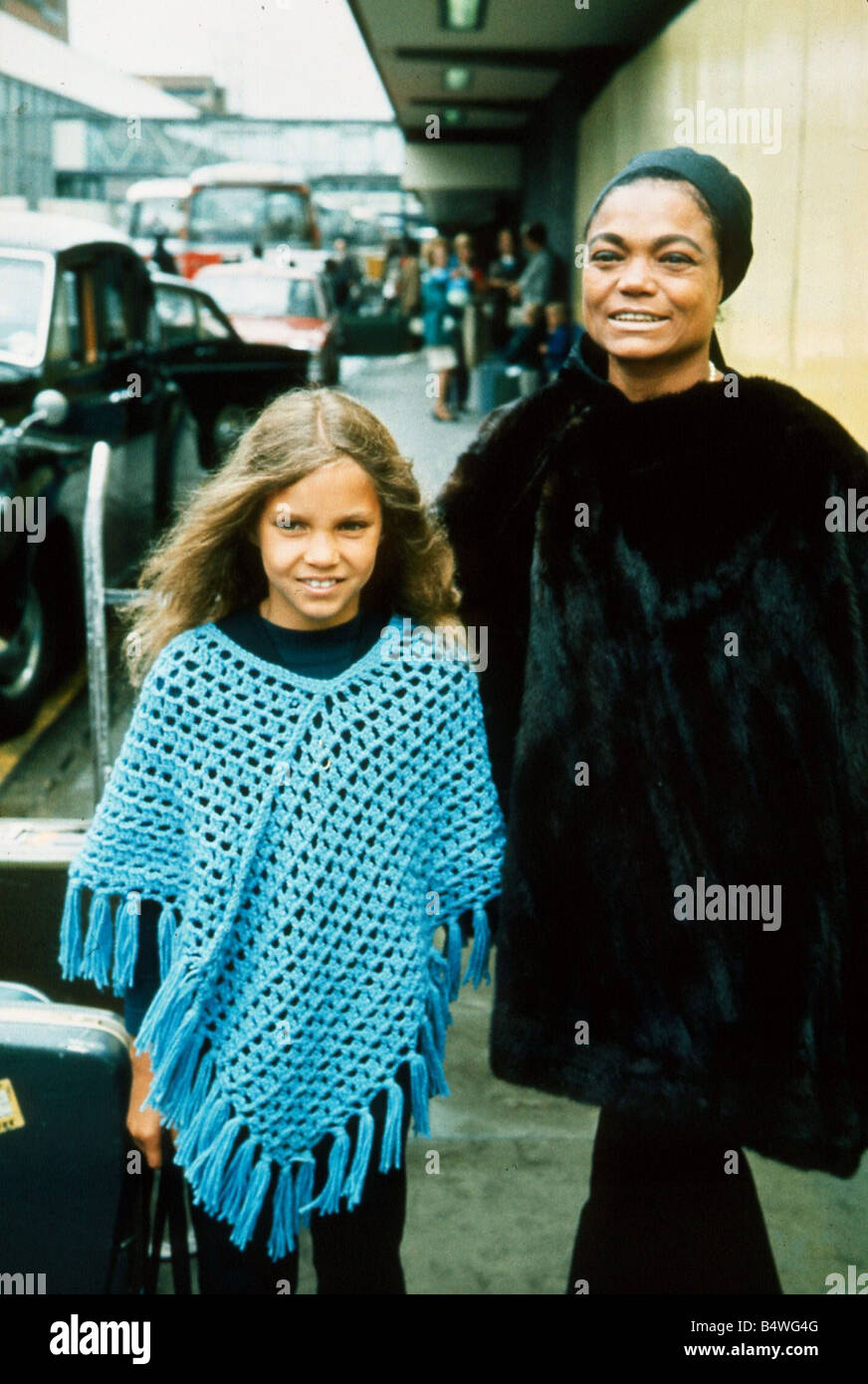 eartha-kitt-with-her-daughter-in-london-may-1971-B4WG4G.jpg