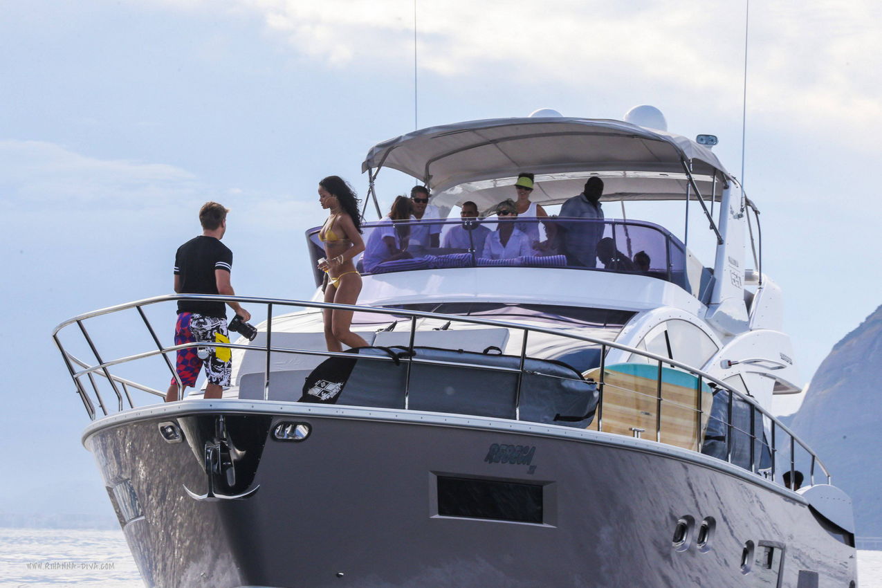 RihannaYellowKiniYacht1.jpg