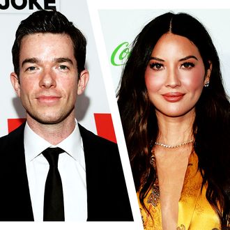 8aae413f40fd5e3f901e501c52e4813646-john-mulaney-olivia-munn.rsquare.w330.jpg