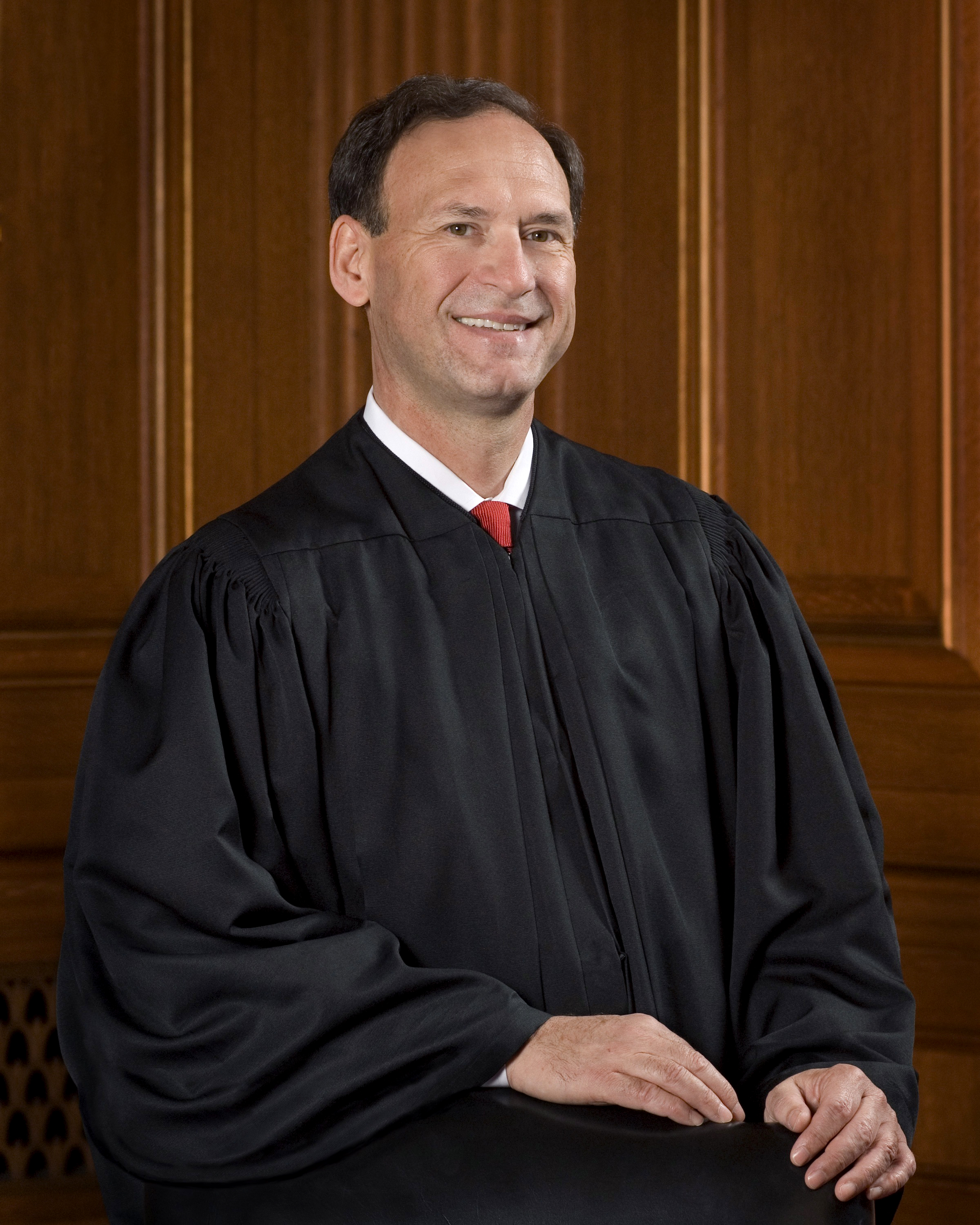 Samuel_Alito_official_photo.jpg