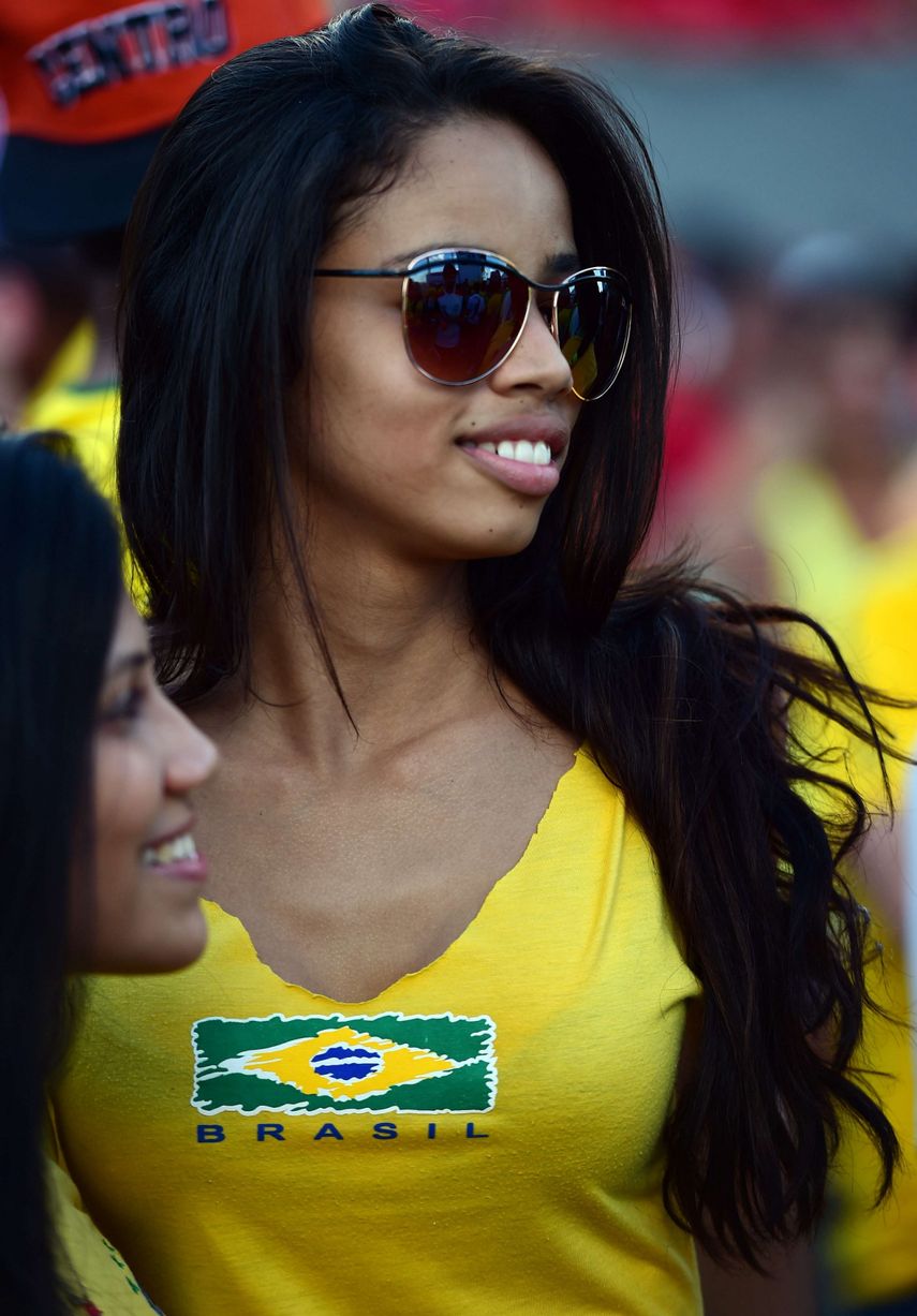 Sexy-world-cup-fans.jpg