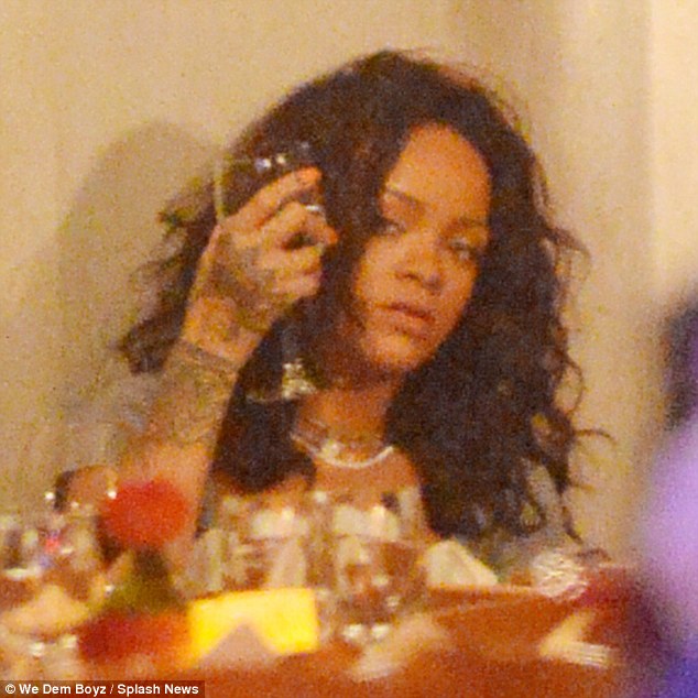 1413623427859_wps_8_Rihanna_spotted_at_Da_Sil.jpg