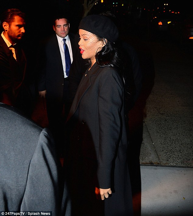 1415548189375_wps_16_Rihanna_was_spotted_arriv.jpg