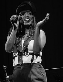 220px-N%27Dea_Davenport_2014.jpg