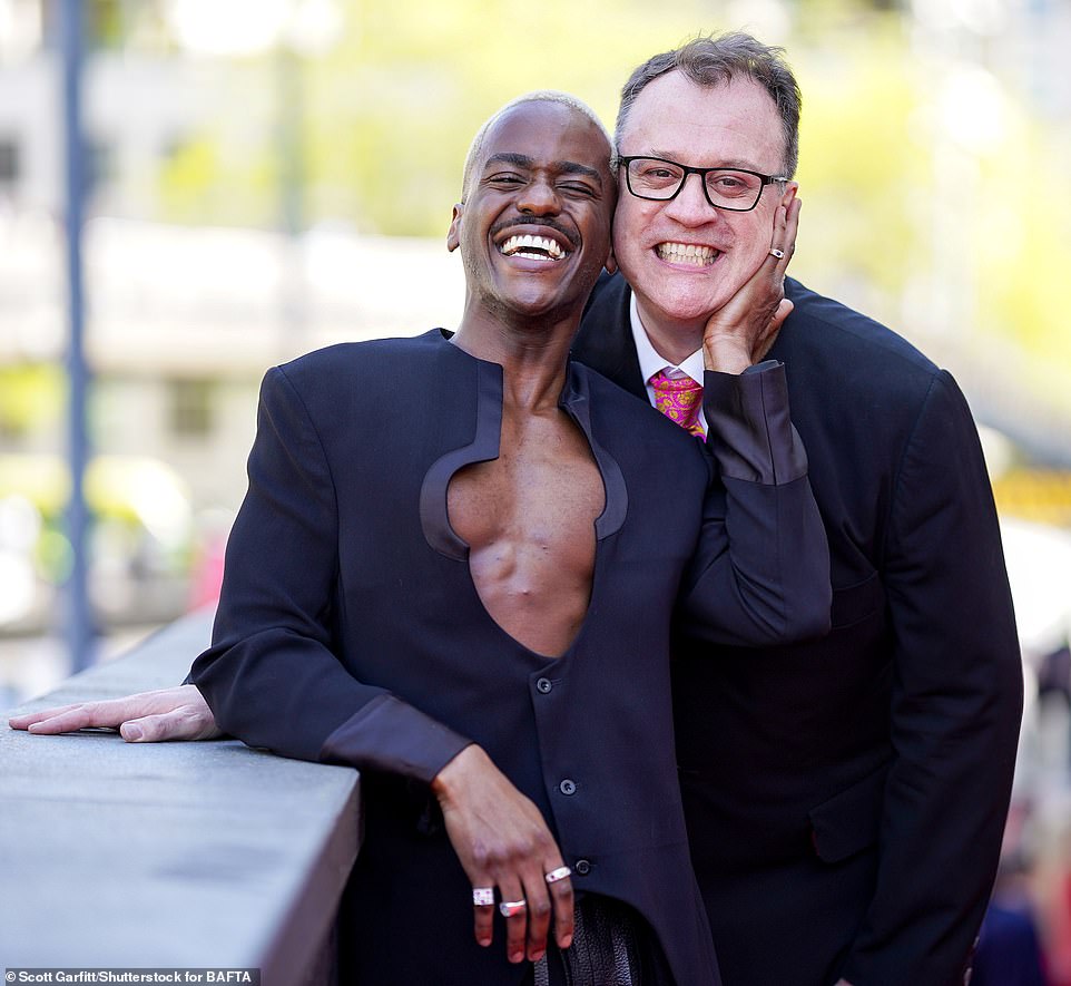 57585351-10796819-Ncuti_Gatwa_and_Russell_T_Davies_at_the_BAFTAs_last_night_where_-a-73_1652095092571.jpg