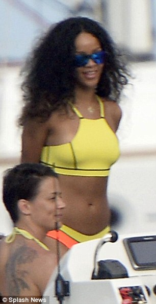 1409827952295_wps_92_EXCLUSIVE_Rihanna_on_vaca.jpg