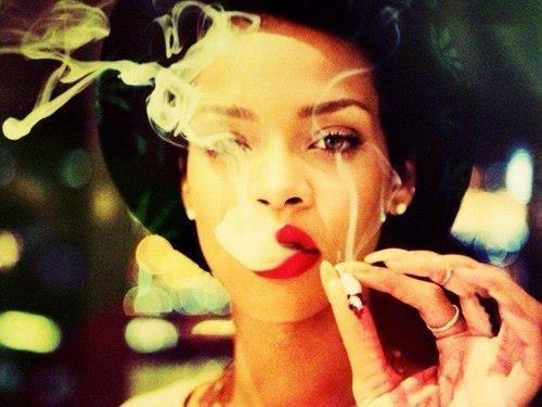 rihanna-smoking-blunt.jpg