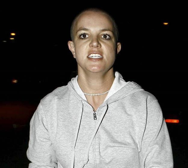 britney_spears_-umbrella-3-1573288084.jpg