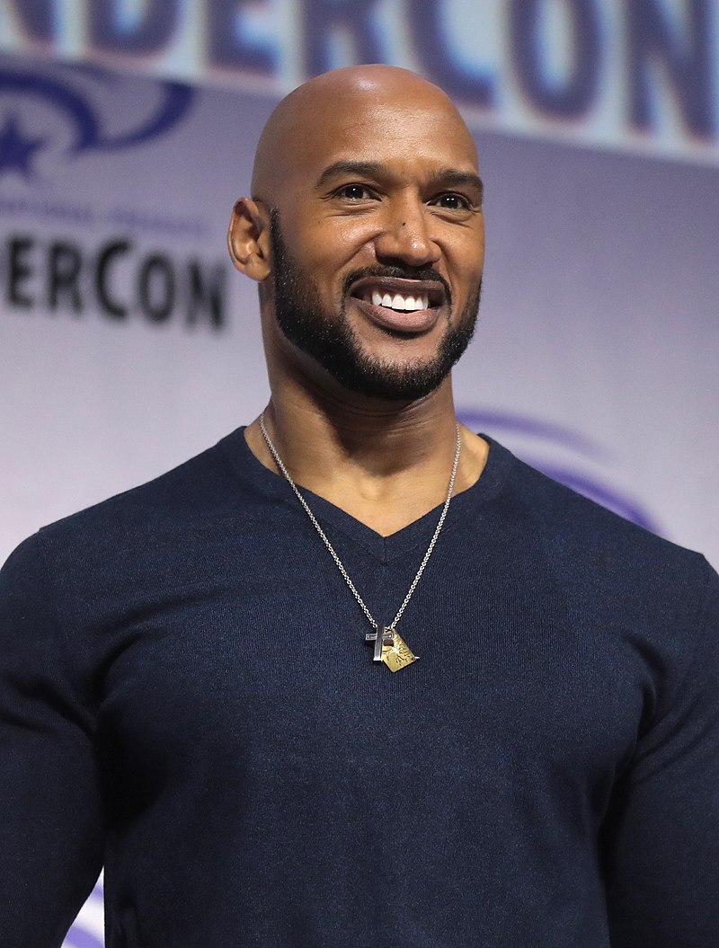 800px-Henry_Simmons_by_Gage_Skidmore_2.jpg