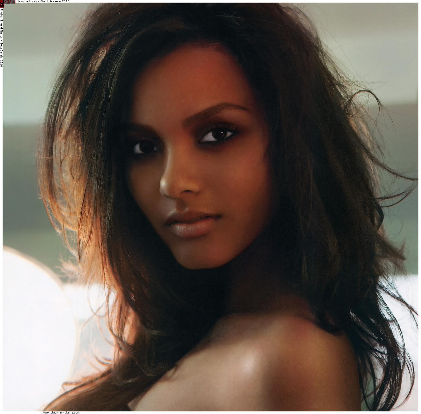 Jessica-in-Giant-Magazine-Winter-2010-jessica-lucas-17156291-1629-1604.jpg